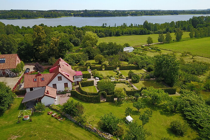 Helmershusvägen med vy över Tomarp